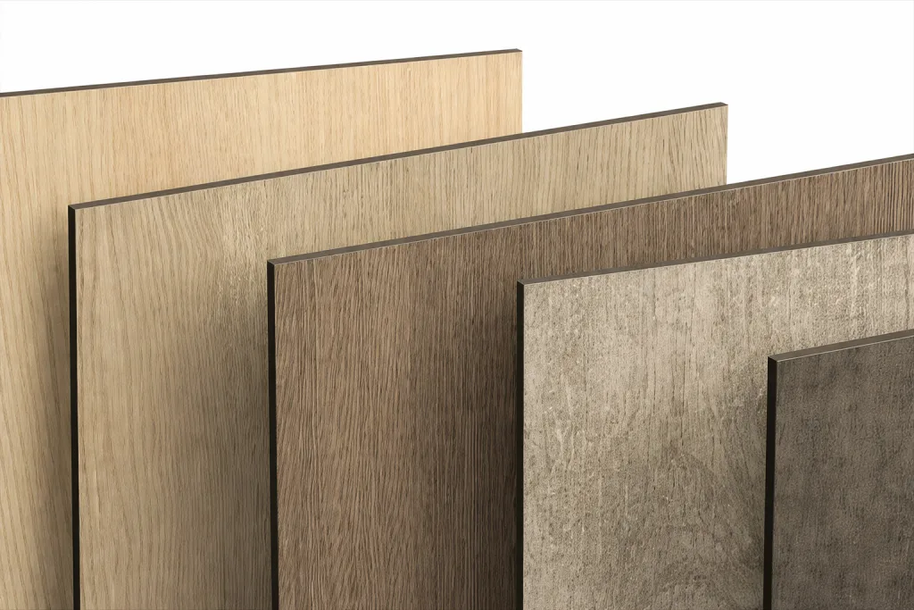 ألواح خشبية بتدرجات الألوان(1)